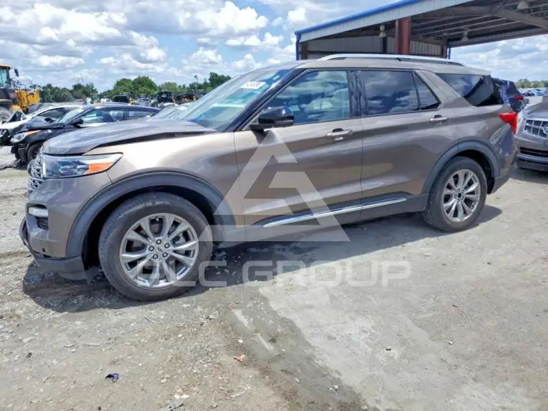 2021 Ford EXPLORER photo