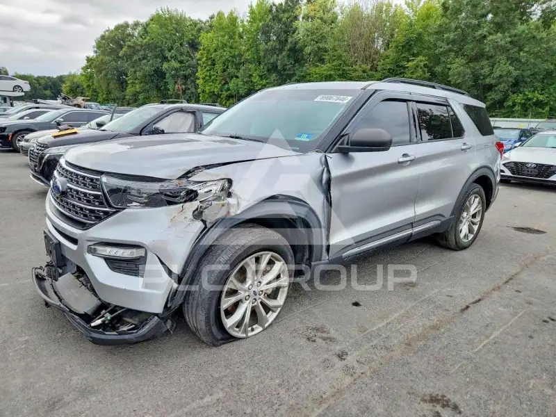 2021 Ford EXPLORER photo