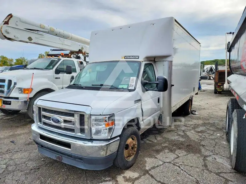 2021 Ford E-350 фото