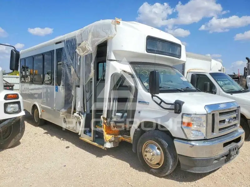 2021 Ford E-450 фото