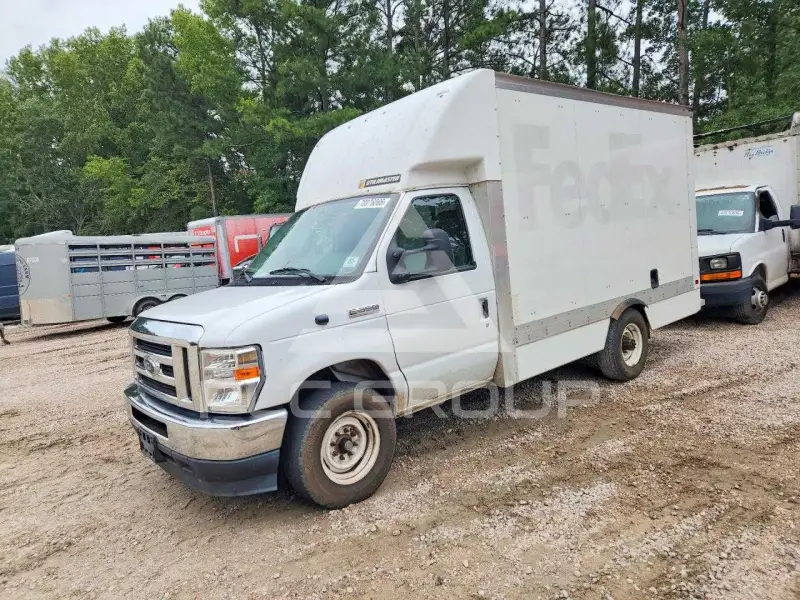 2021 Ford E-350 фото