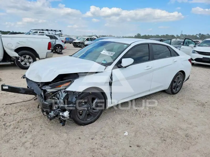 2021 Hyundai Elantra photo