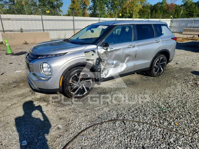 2022 Mitsubishi OUTLANDER photo