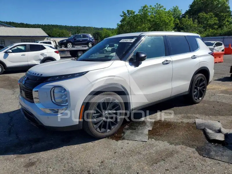 2022 Mitsubishi OUTLANDER photo