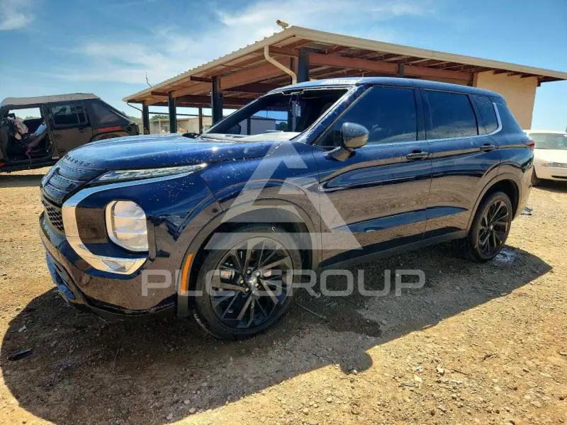 2022 Mitsubishi OUTLANDER photo