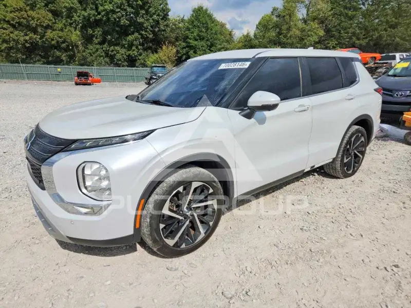 2022 Mitsubishi OUTLANDER photo
