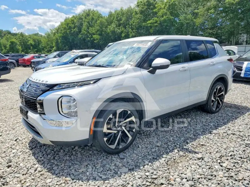 2022 Mitsubishi OUTLANDER photo