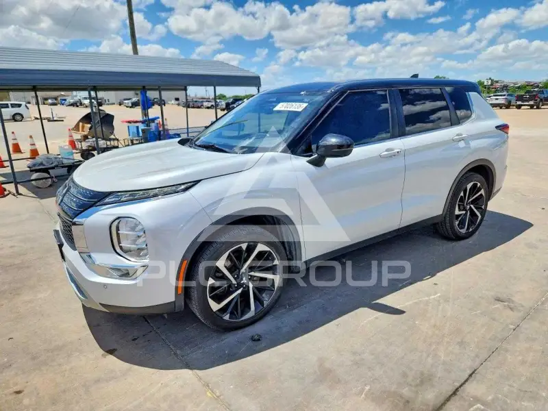 2022 Mitsubishi OUTLANDER photo