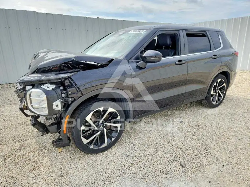 2022 Mitsubishi OUTLANDER photo