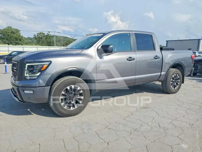 2022 Nissan TITAN photo