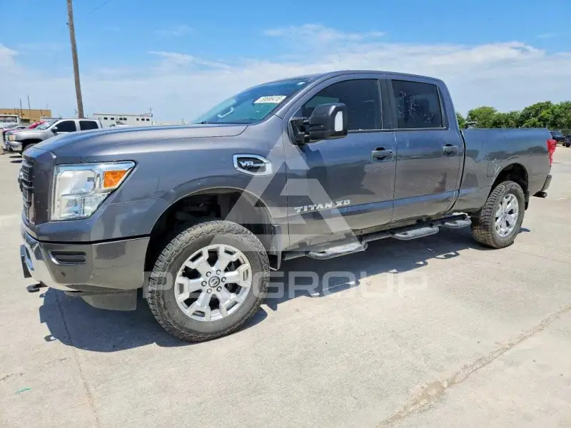 2022 Nissan TITAN фото