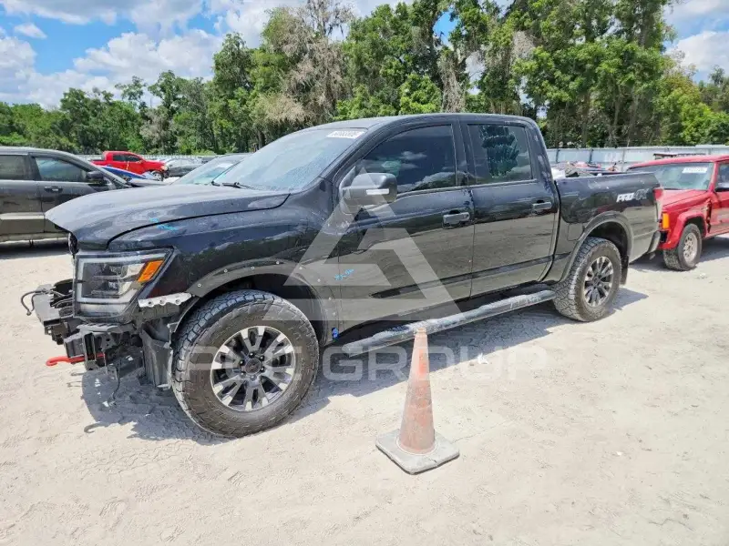 2022 Nissan TITAN фото