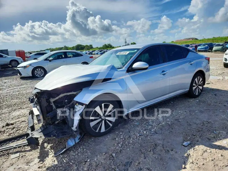 2022 Nissan ALTIMA photo