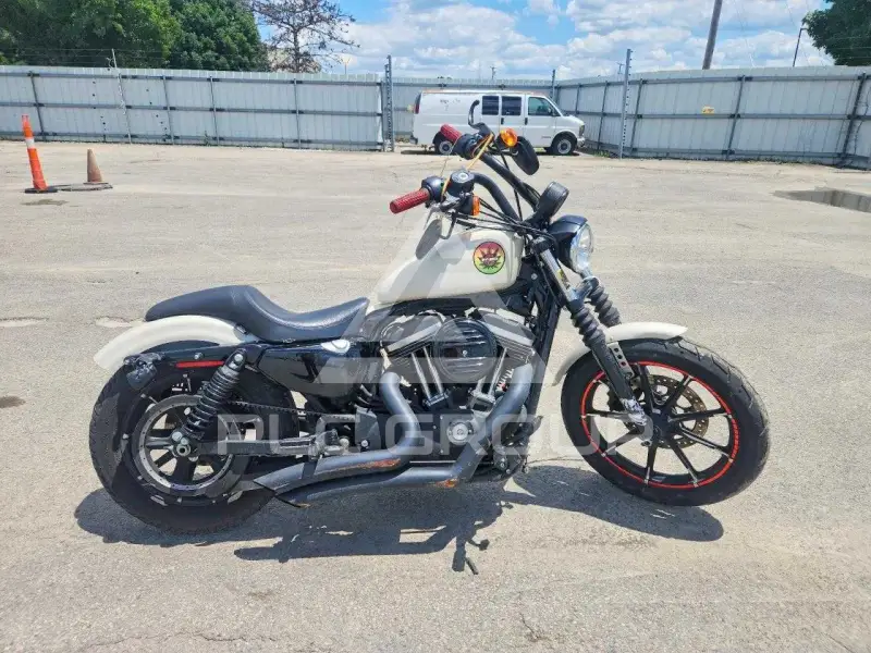 2022 Harley-Davidson XL883 photo