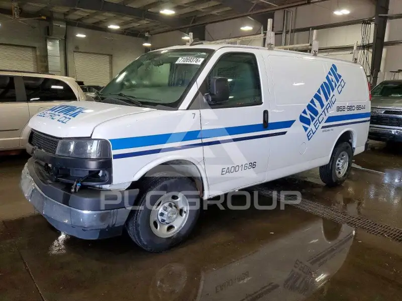 2022 Chevrolet Express фото