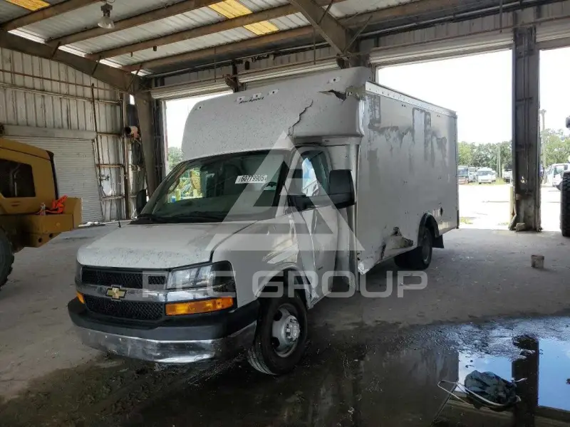 2022 Chevrolet Express фото