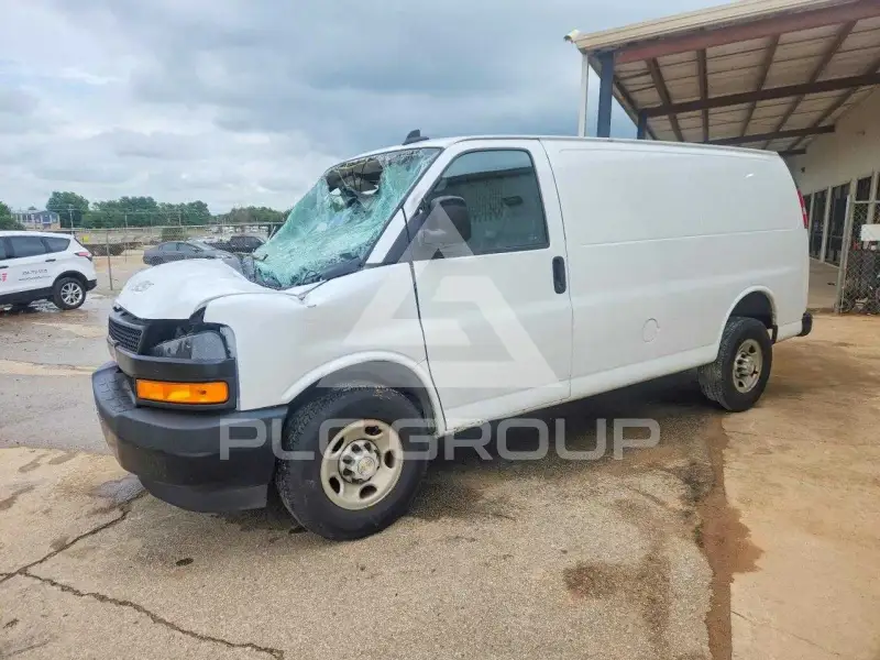 2022 Chevrolet Express фото