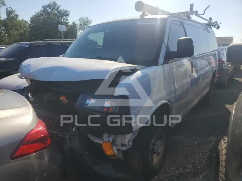 2022 Chevrolet Express фото