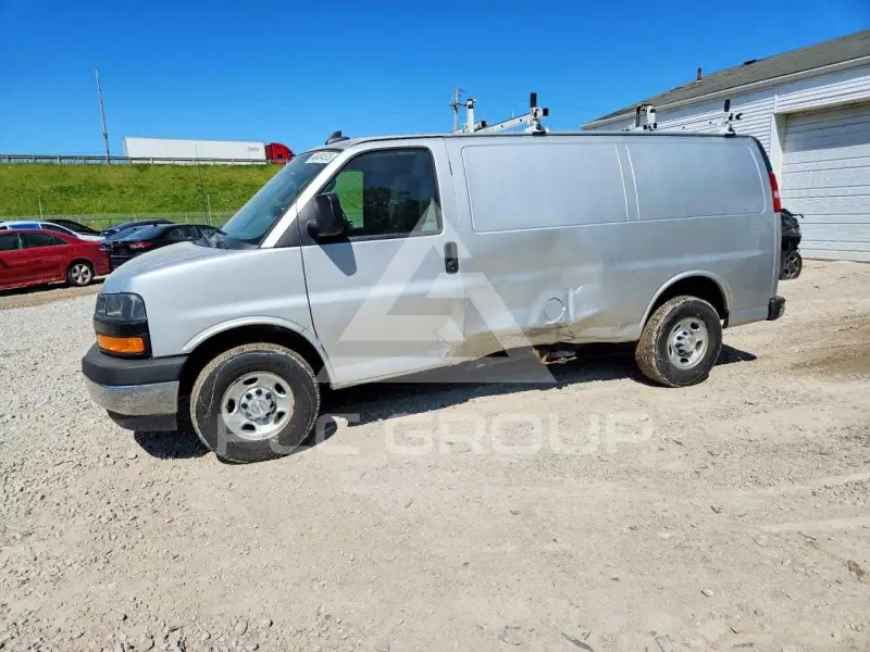 2022 Chevrolet Express фото
