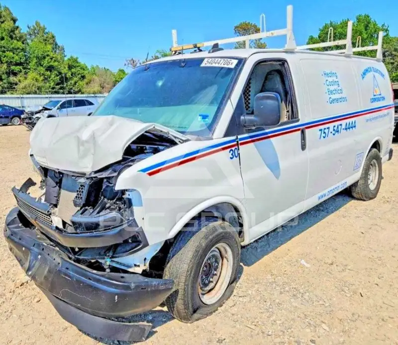 2022 Chevrolet Express фото