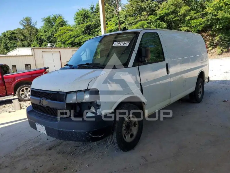 2022 Chevrolet Express photo