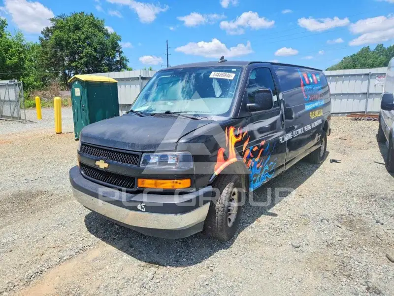 2022 Chevrolet Express photo