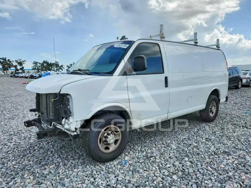 2022 Chevrolet Express фото