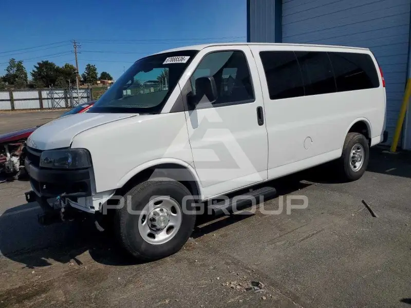 2022 Chevrolet Express photo