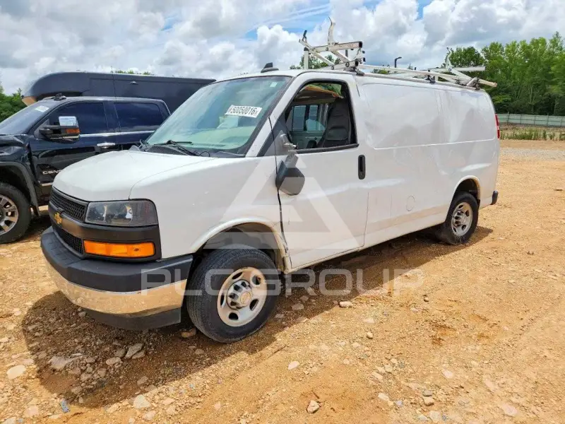 2022 Chevrolet Express photo