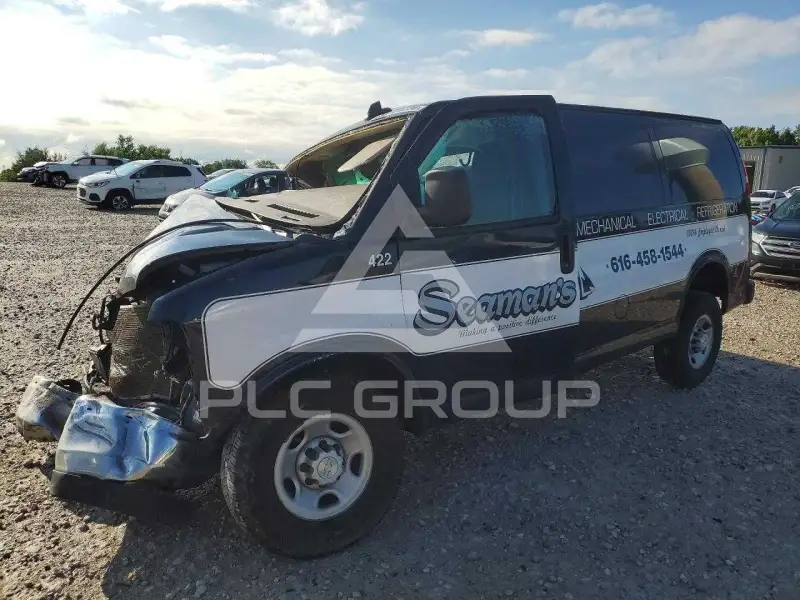 2022 Chevrolet Express photo