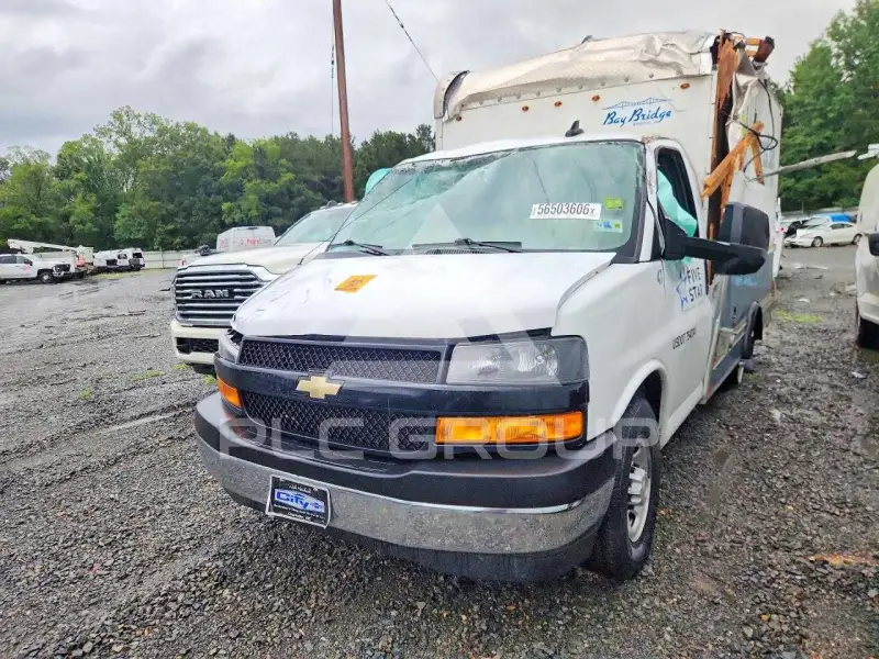 2022 Chevrolet Express фото