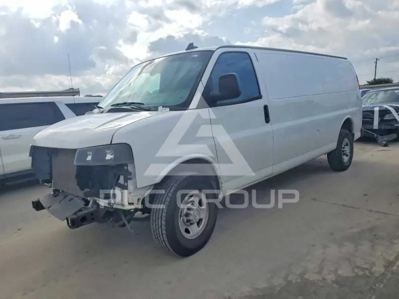 2022 Chevrolet Express photo