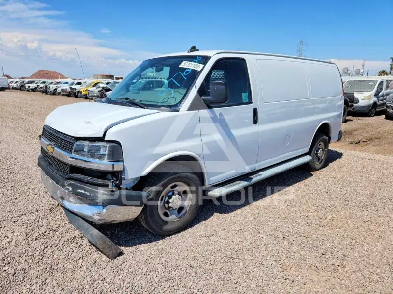 2022 Chevrolet Express фото