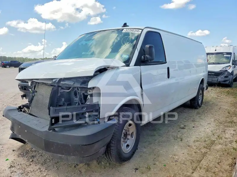 2022 Chevrolet Express photo