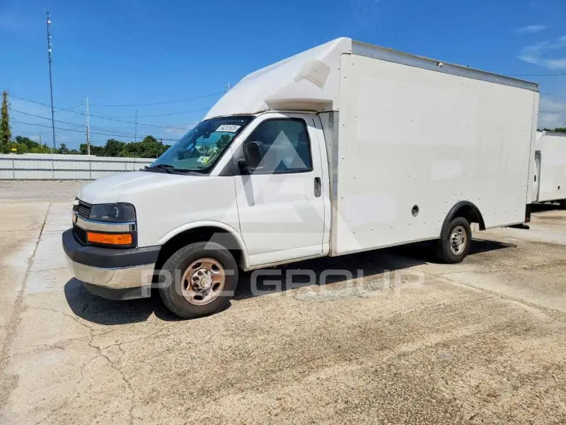 2022 Chevrolet Express фото
