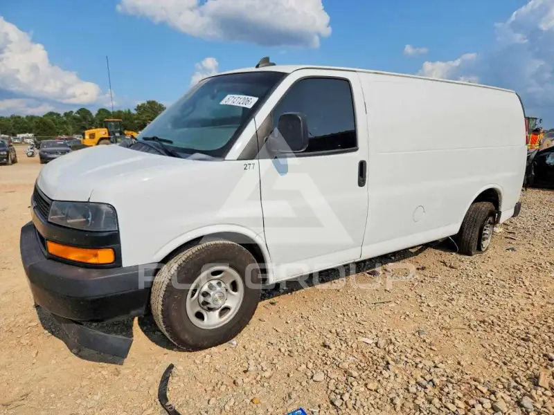 2022 Chevrolet Express photo