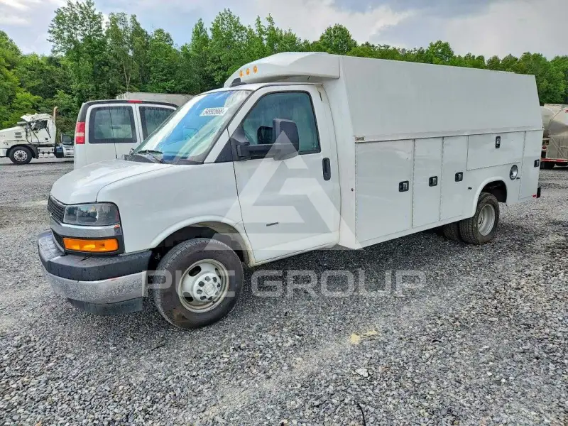 2022 Chevrolet Express фото