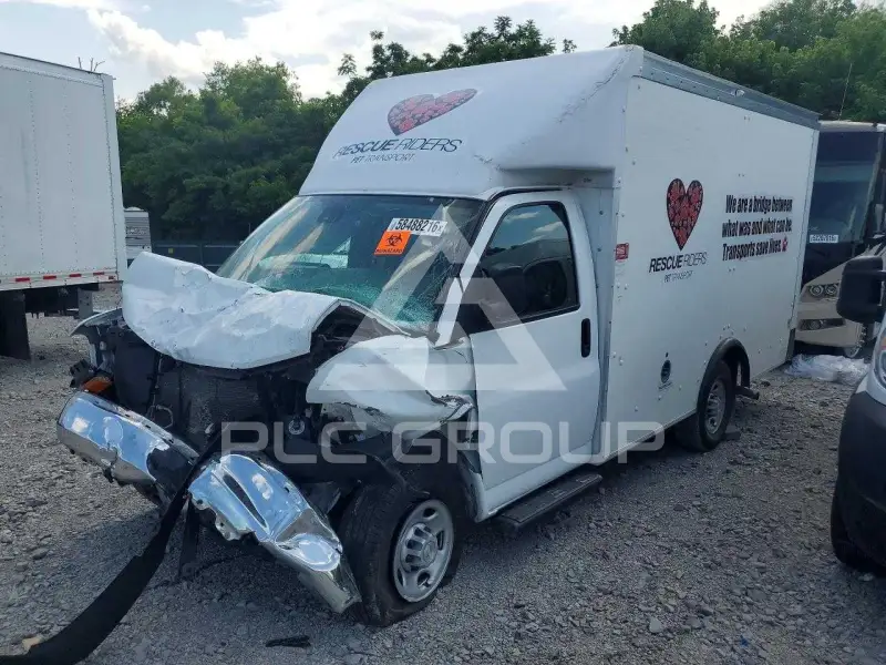 2022 Chevrolet Express фото