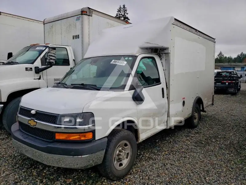 2022 Chevrolet Express фото