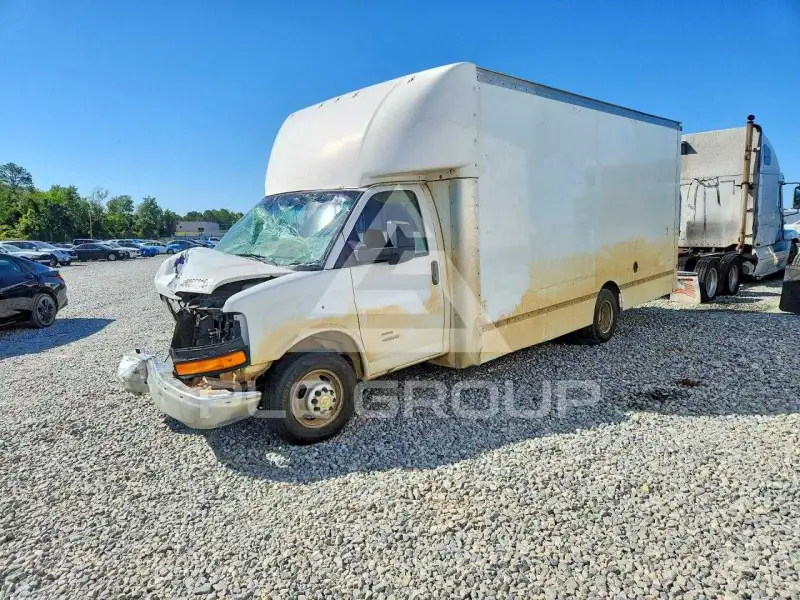2022 Chevrolet Express photo