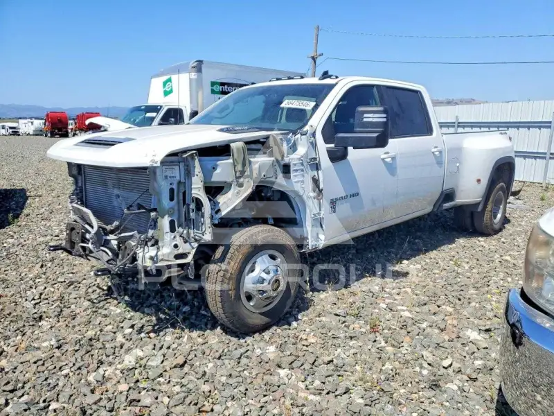 2022 Chevrolet Silverado photo