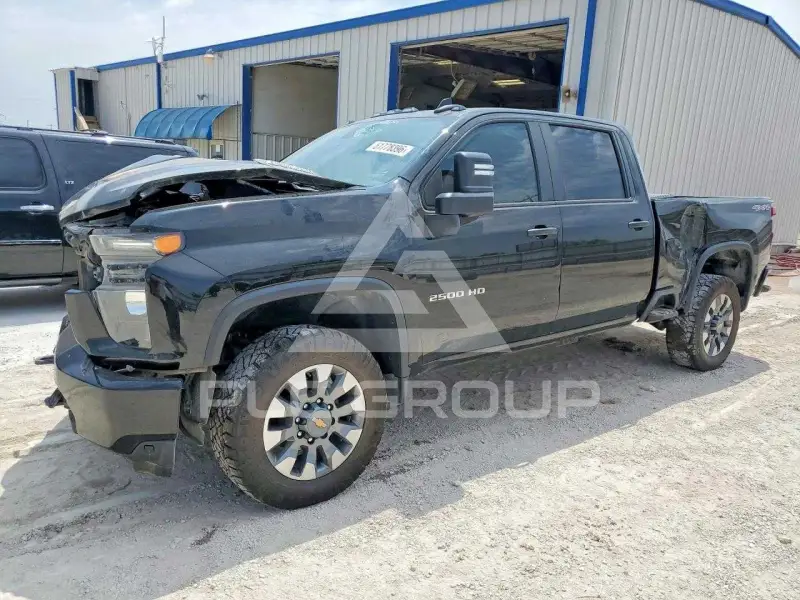 2022 Chevrolet Silverado фото