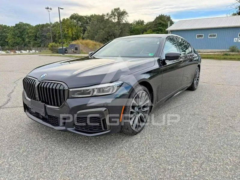 2022 BMW 740 фото