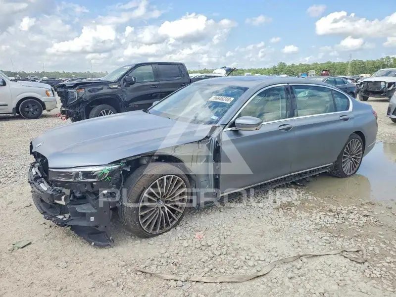 2022 BMW 750 photo