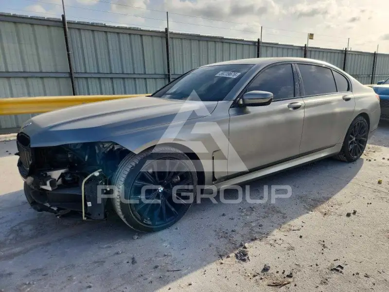 2022 BMW 750 фото