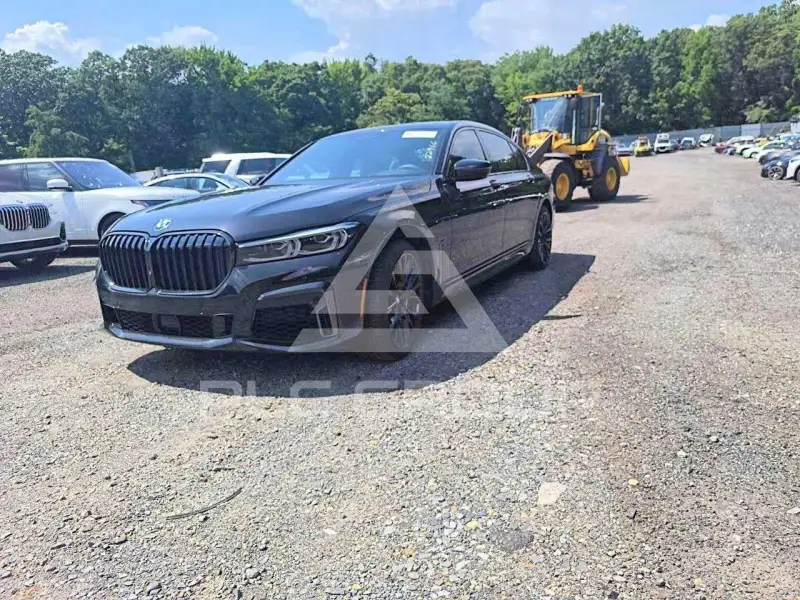 2022 BMW 750 photo