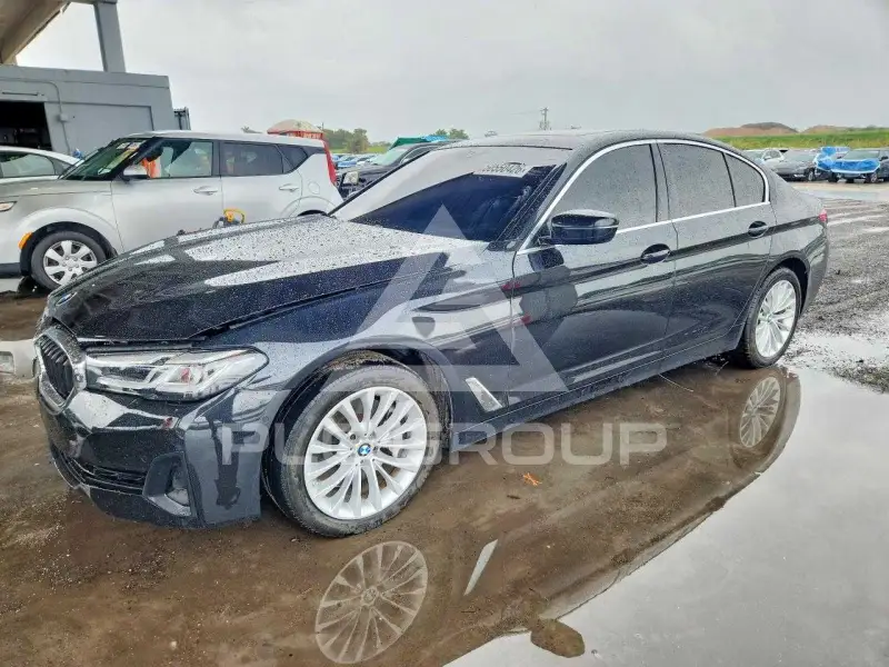 2022 BMW 530 фото