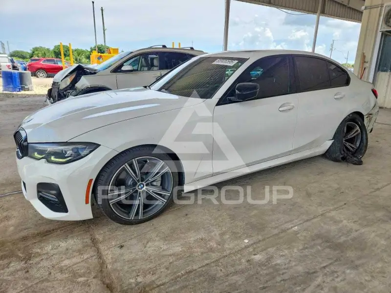 2022 BMW 330 photo