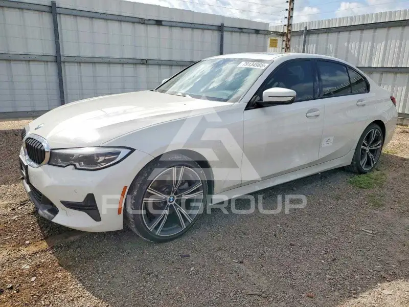 2022 BMW 330 photo