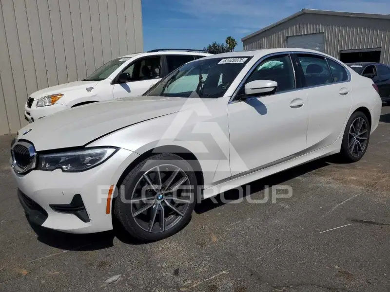 2022 BMW 330 photo